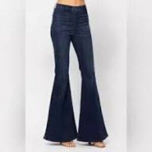 Judy Blue High Rise Pull On Super Flare Jeans in Black - Size 14W